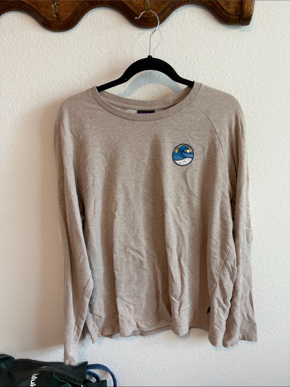 Patagonia Light Taupe Crewneck Sweatshirt with Small Scenic Patch